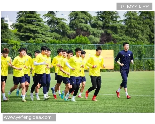 从瘦弱少年到足球巨星的逆袭之路，突破自我创造传奇